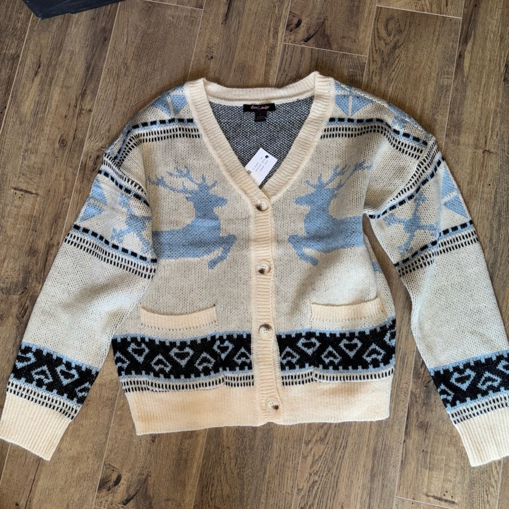 New with tags Cozy Beige and Blue Reindeer cardigan Sweater size large